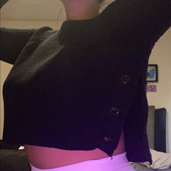 CHARLOTTE RUSSE CROP TOP SWEATER - Picture 4 of 4